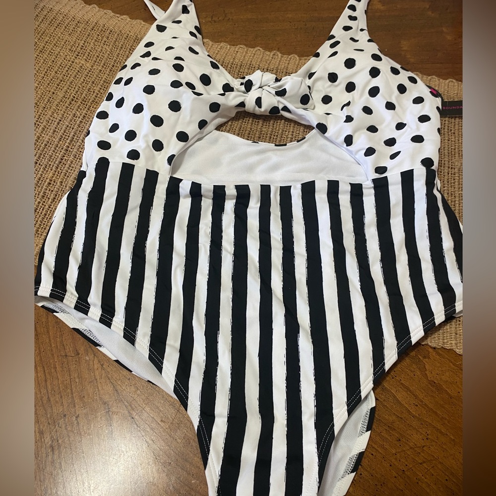NWT No Boundaries Junior Size XL (15-17) One Piece Swimsuit